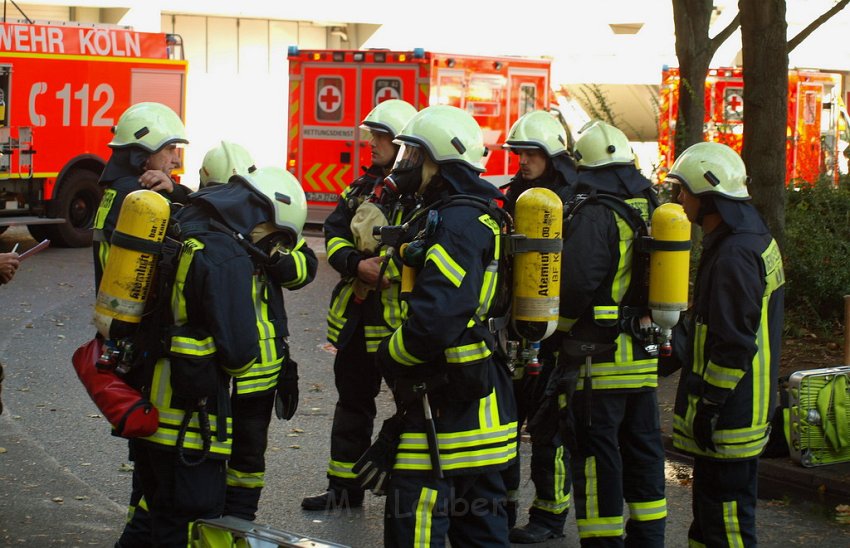 Feuer 3 Koeln Chorweiler Liverpoolerplatz P110.JPG